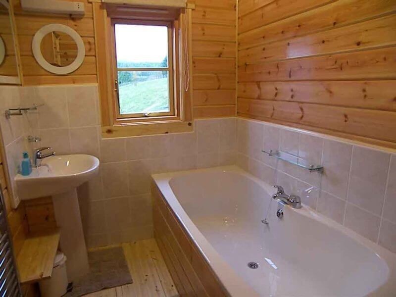 Ванная комната в деревянном доме: варианты отделки