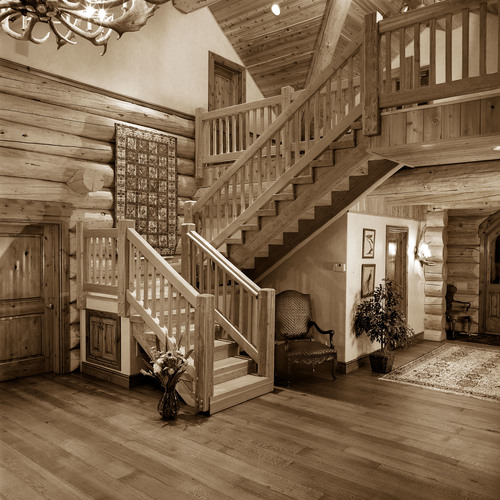 Лестница из бруса в деревянном доме