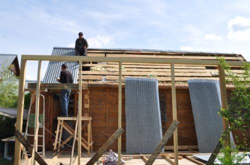 Установка крыши на деревянный гараж