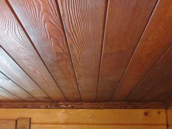 Потолок в срубе деревянном доме